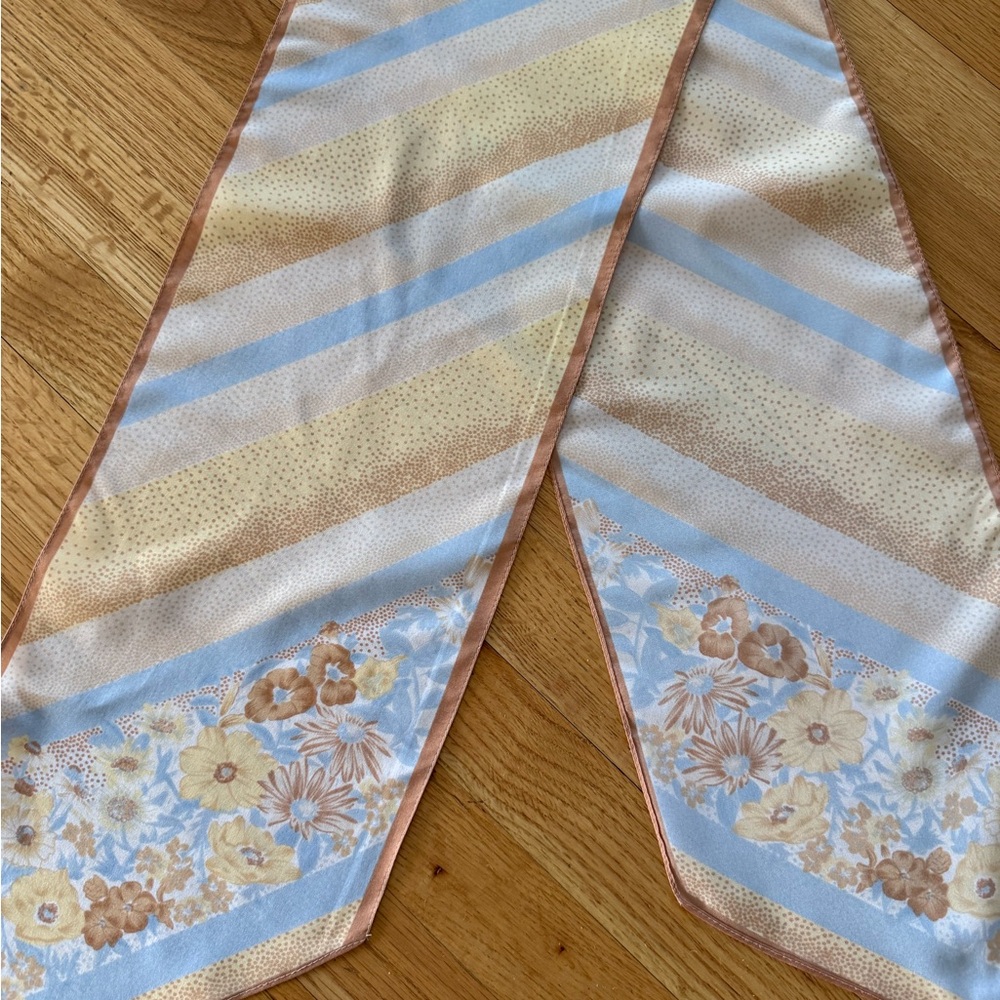 Italian Made Floral Patterned Scarf - Picture 6 of 10